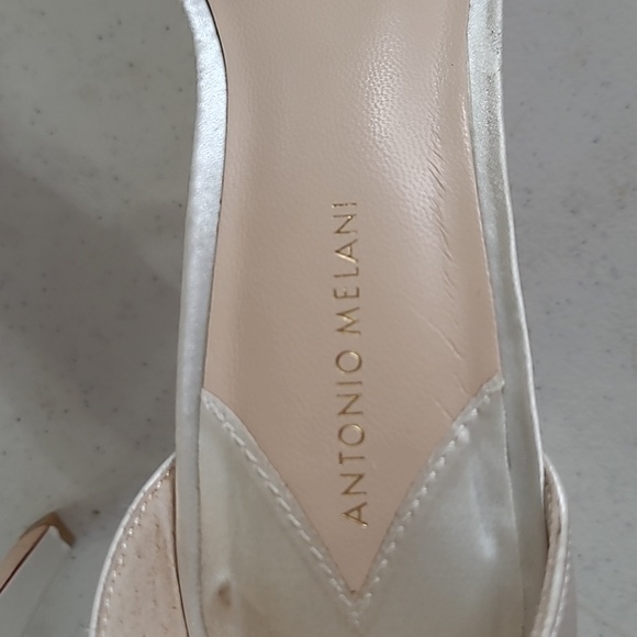 Antonio Melani women's cream satin heeled sandals size 8.5 - Picture 7 of 12